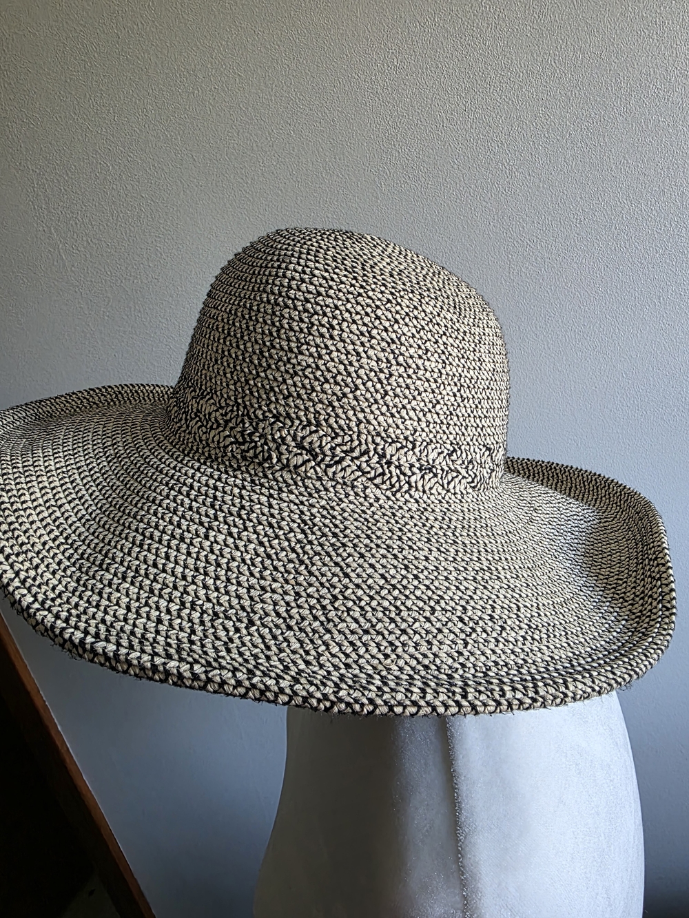 Sun Day Women’s Wide Brim Floppy Sun Hat Black Natural Woven One Size